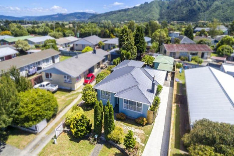 Photo of property in 61 Oregon Drive, Maoribank, Upper Hutt, 5018