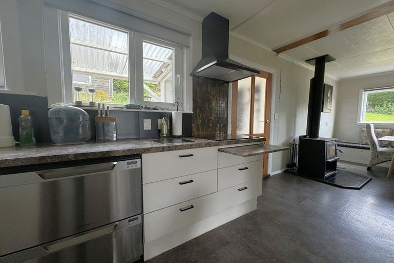 Photo of property in 28 Chatham Street, Waihola, Milton, 9073