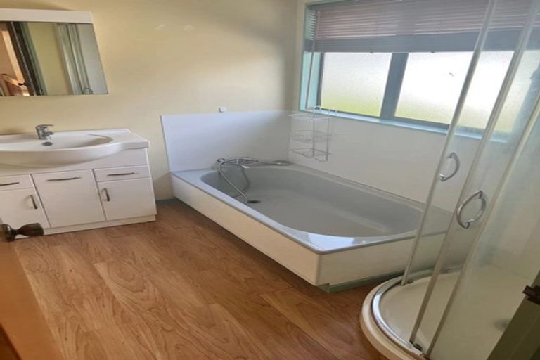 Photo of property in 2/491 Glenfield Road, Glenfield, Auckland, 0629