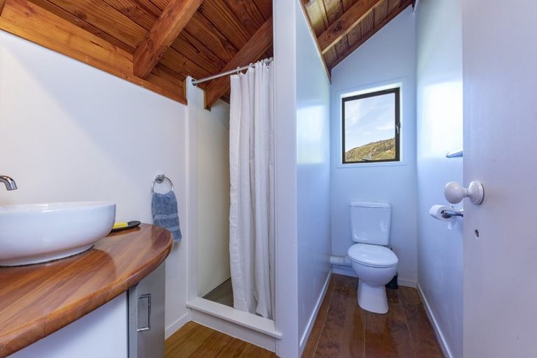 Photo of property in 46 Rayner Road, Piha, New Lynn, 0772