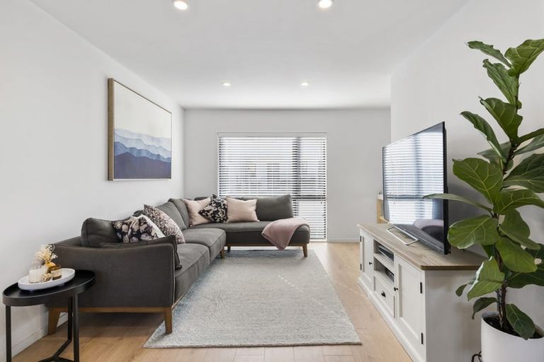 Photo of property in 6/7 South Pacific Place, Henderson, Auckland, 0612