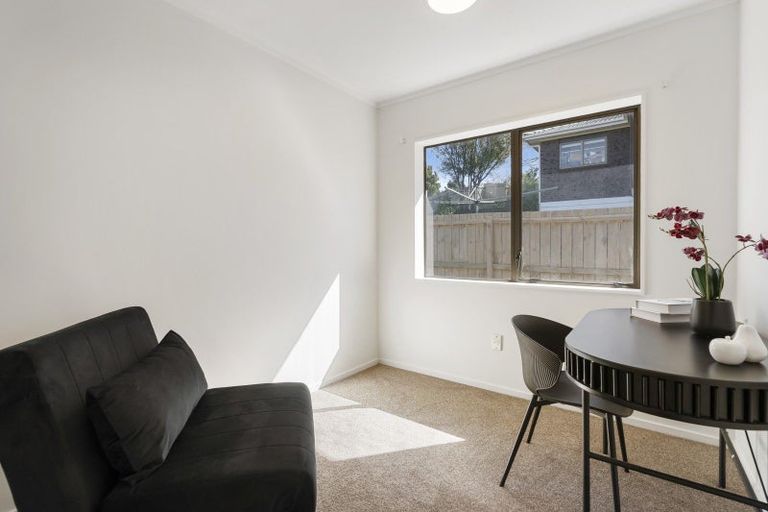 Photo of property in 50b Mirrabooka Avenue, Botany Downs, Auckland, 2010