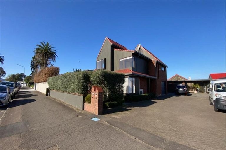 Photo of property in 240b Devonport Road, Tauranga, 3110