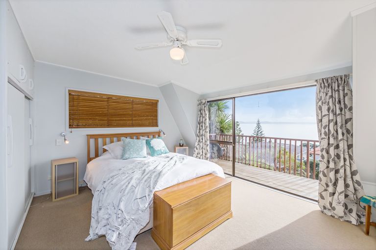 Photo of property in 56 Pacific Parade, Army Bay, Whangaparaoa, 0930