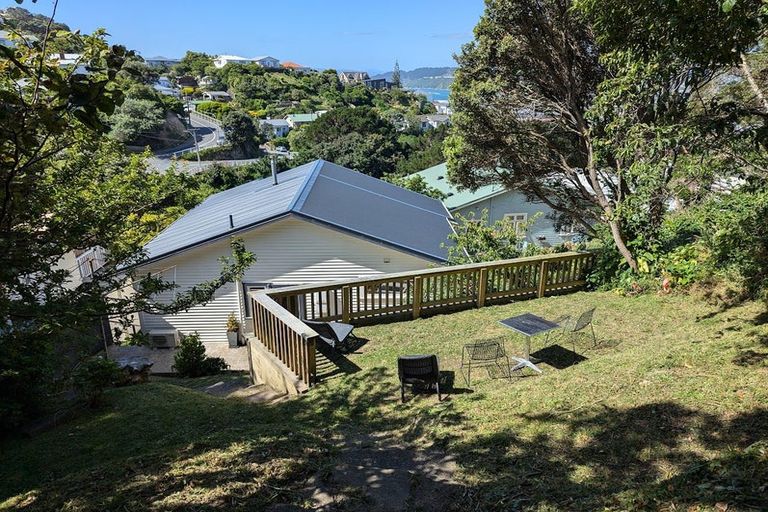 Photo of property in 112 Sutherland Road, Melrose, Wellington, 6023