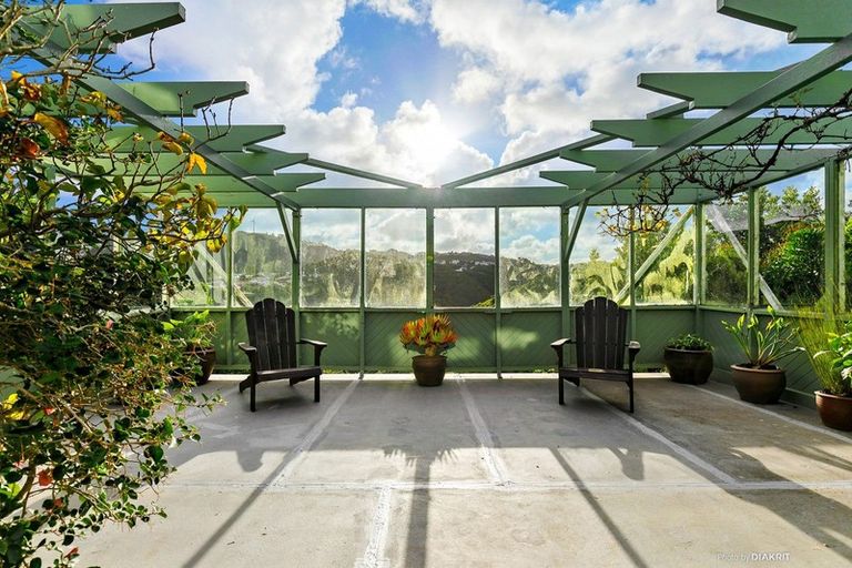 Photo of property in 132 The Ridgeway, Mornington, Wellington, 6021