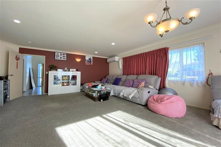 Photo of property in 2 Duntrune Road, Flat Bush, Auckland, 2016