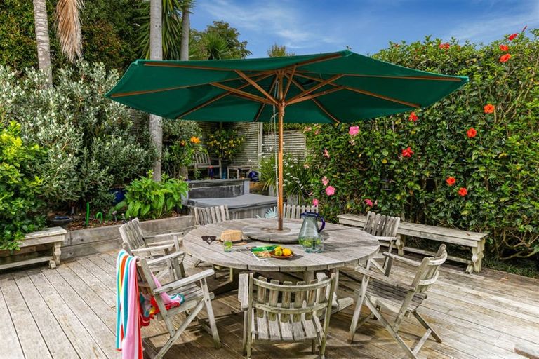 Photo of property in 2/5a Galaxy Drive, Mairangi Bay, Auckland, 0630