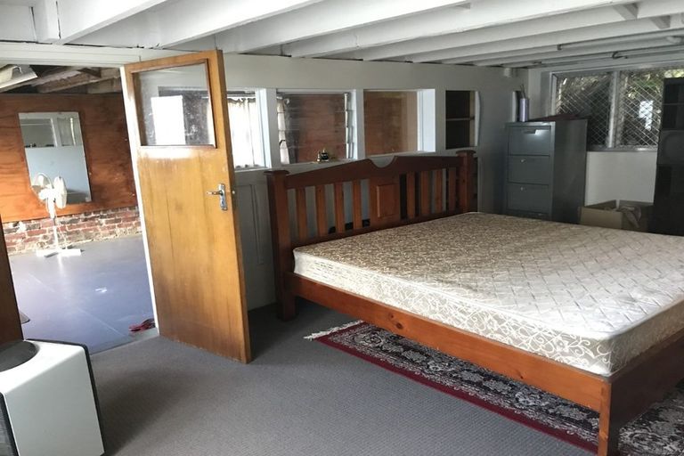 Photo of property in 12 Tiroroa Avenue, Te Atatu South, Auckland, 0610