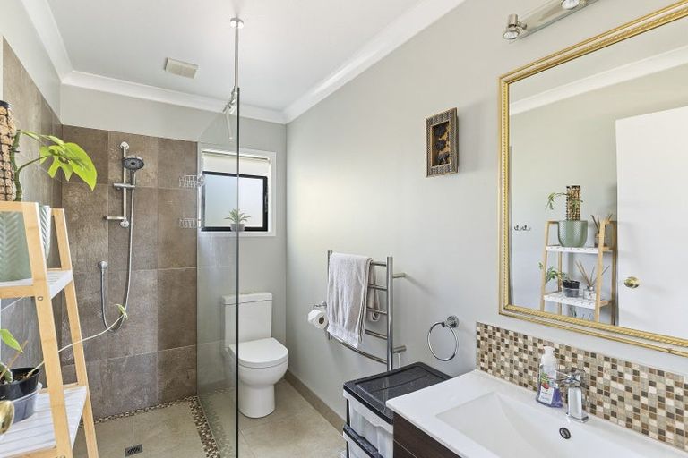 Photo of property in 128 Wairau Road, Oakura, 4314