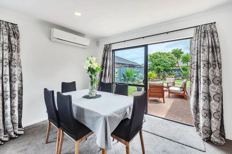 Photo of property in 23 Croftview Road, Wattle Downs, Auckland, 2103