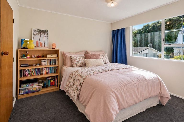 Photo of property in 19 Yarrow Place, Papakowhai, Porirua, 5024