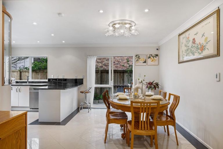 Photo of property in 18 Tollana Road, Te Atatu Peninsula, Auckland, 0610