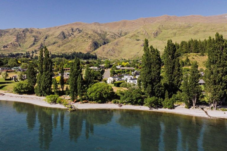 Photo of property in 29 Morrows Mead, Wanaka, 9305