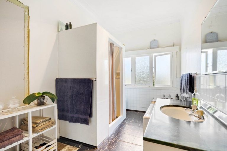 Photo of property in 70 Rimmer Road, Helensville, 0875