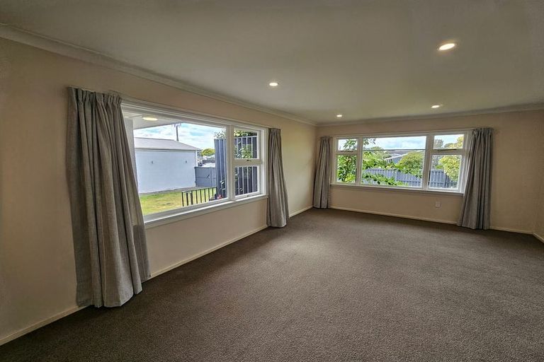 Photo of property in 11 Grimseys Road, Redwood, Christchurch, 8051
