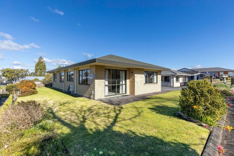 Photo of property in 2/16 Sandel Rise, Merrilands, New Plymouth, 4312