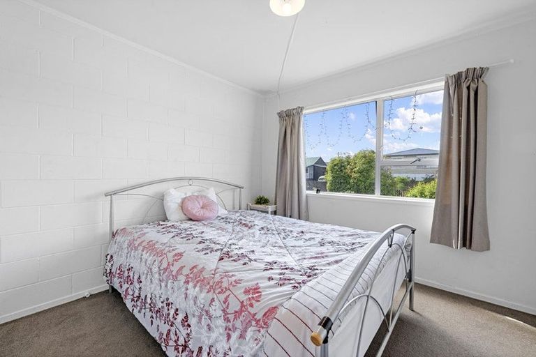 Photo of property in 1/3 Dorendia Place, Clendon Park, Auckland, 2103