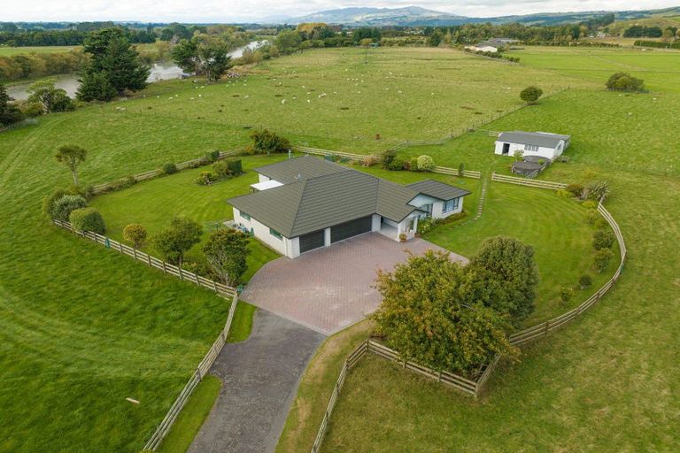 Photo of property in 205-233 Fitzherbert Road East, Aokautere, Palmerston North, 4471