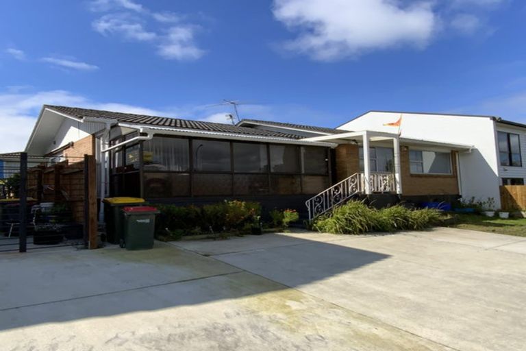 Photo of property in 1 Arnwood Street, Manurewa, Auckland, 2102