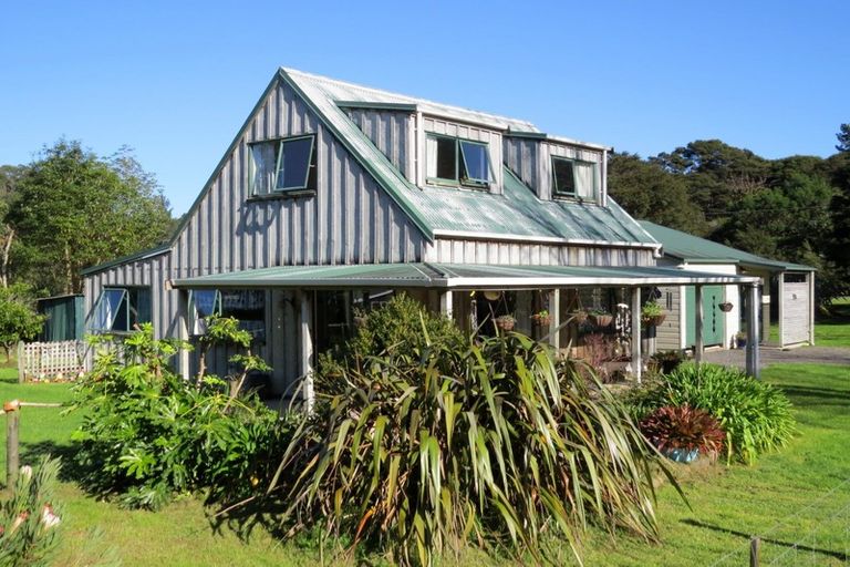 Photo of property in 30 Colville Road, Coromandel, 3506