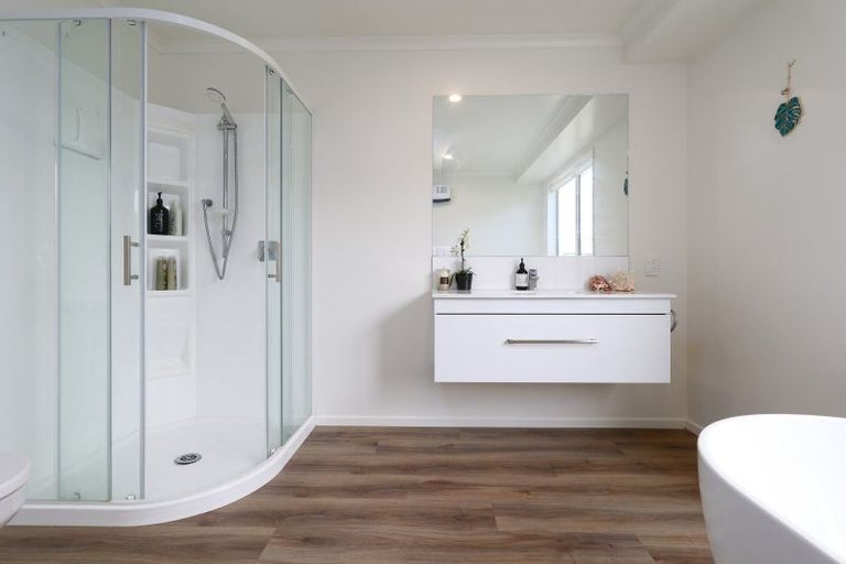 Photo of property in 2 Les Wakefield Road, Mapua, 7005