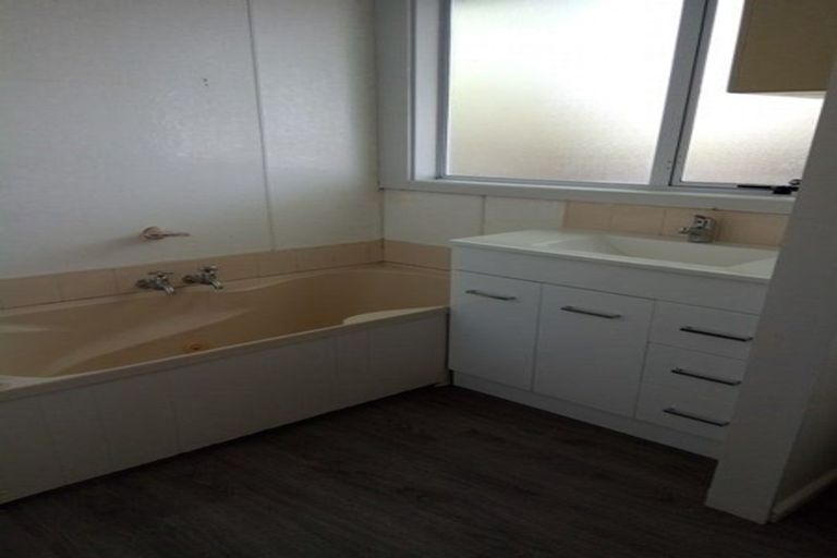 Photo of property in 4 Halberg Street, Dallington, Christchurch, 8061