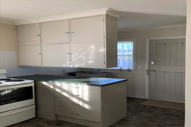 Photo of property in 6 Karaka Crescent, Levin, 5510