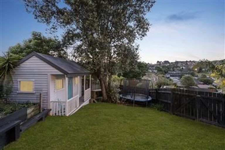 Photo of property in 2 Redwing Street, Browns Bay, Auckland, 0630
