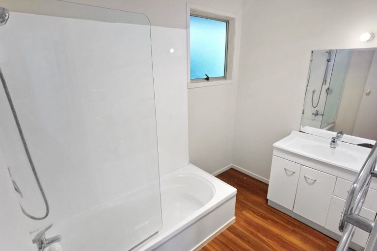 Photo of property in 15 Walnut Lane, Browns Bay, Auckland, 0630