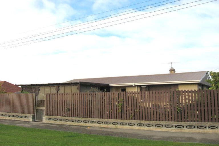 Photo of property in 12 Fenchurch Street, Northcote, Christchurch, 8052