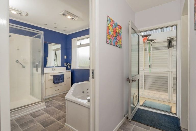 Photo of property in 98 Catherine Crescent, Whitianga, 3510