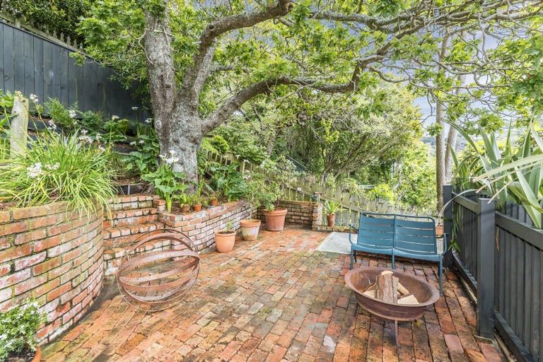 Photo of property in 19 Lower North Terrace, Kelburn, Wellington, 6012