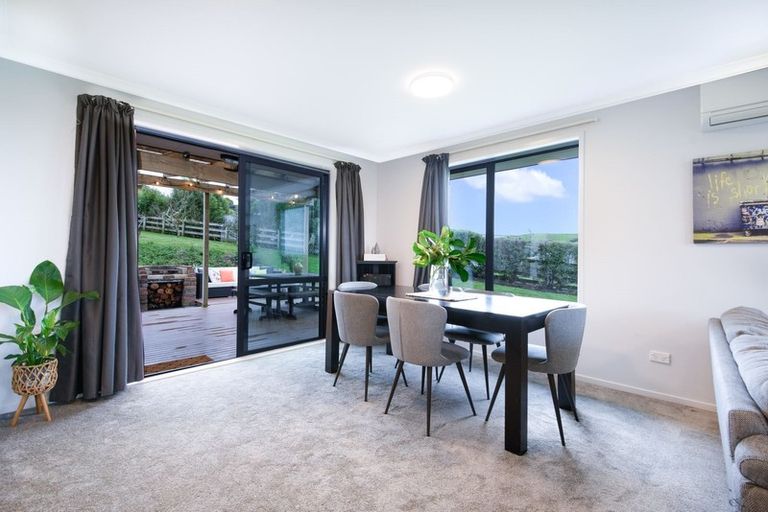 Photo of property in 5 Gavinike Place, Waimauku, 0812