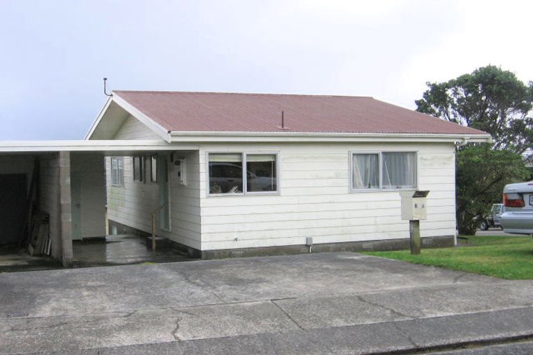 Photo of property in 63a Stewart Drive, Newlands, Wellington, 6037