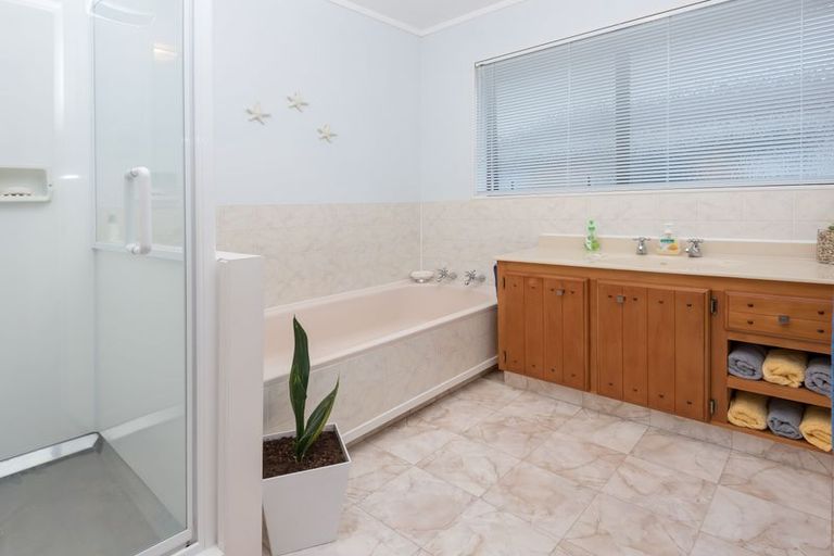 Photo of property in 2/6 Gardenia Grove, Half Moon Bay, Auckland, 2012