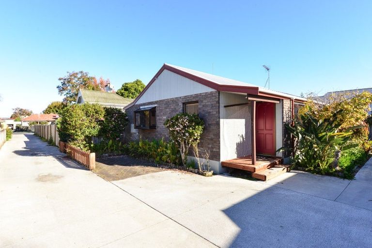 Photo of property in 43 Te Aroha Street, Hamilton East, Hamilton, 3216