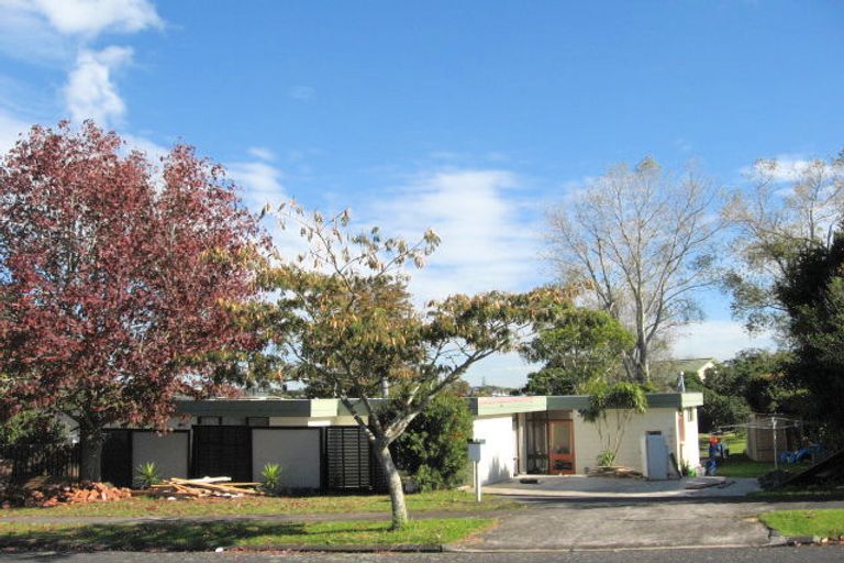 Photo of property in 3 Oliver Twist Avenue, Mellons Bay, Auckland, 2014