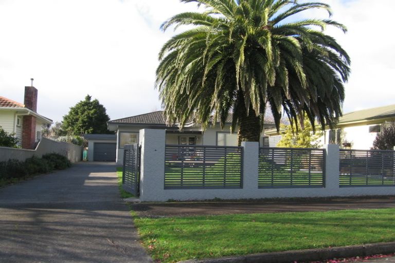 Photo of property in 8 Durham Crescent, Palmerston North, 4414