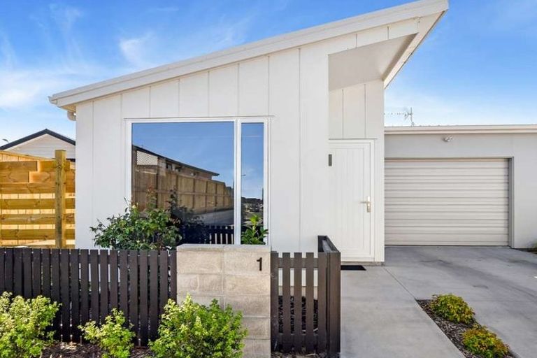 Photo of property in 1 Chain Place, Papamoa, 3118