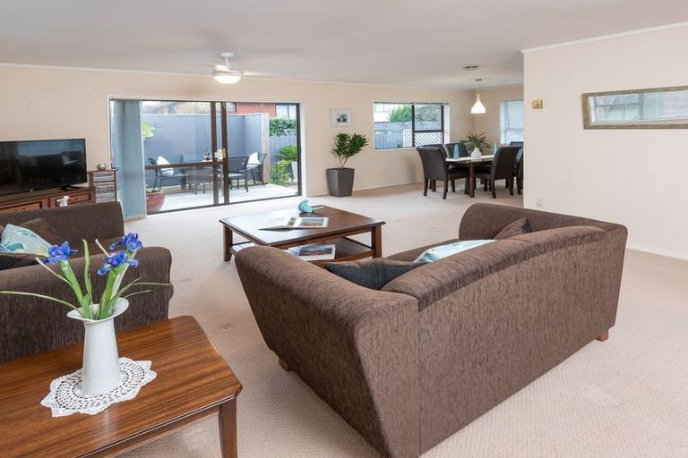 Photo of property in 2/6 Gardenia Grove, Half Moon Bay, Auckland, 2012