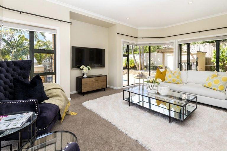 Photo of property in 1 St Elmo Rise, Shamrock Park, Auckland, 2016