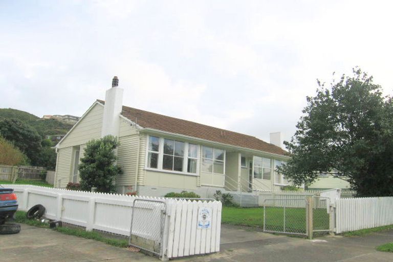 Photo of property in 63 Victory Crescent, Tawa, Wellington, 5028