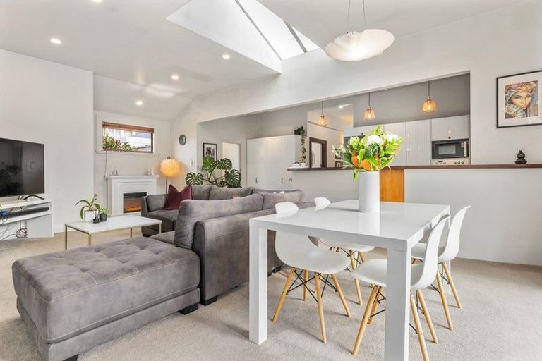 Photo of property in 28 Cleveland Street, Edgeware, Christchurch, 8013