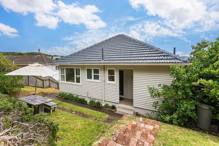 Photo of property in 18 Elphinstone Avenue, Strathmore Park, Wellington, 6022