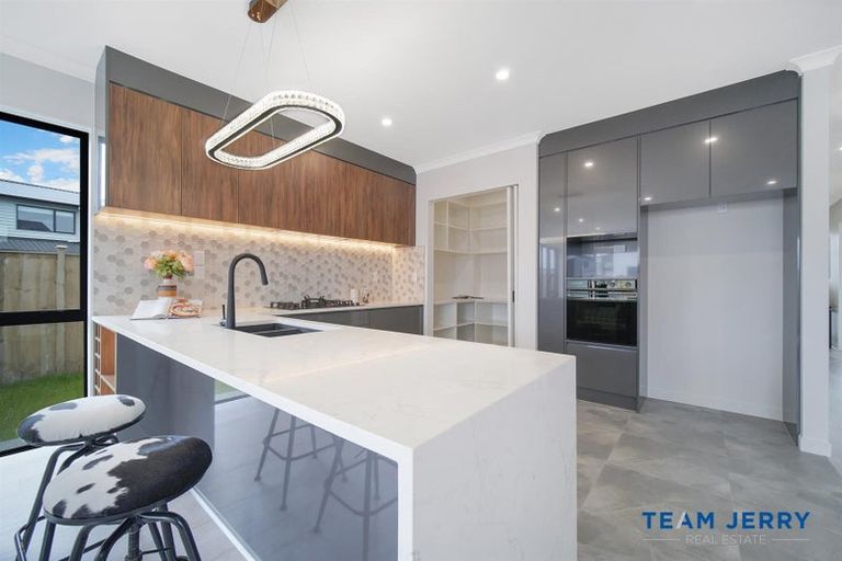 Photo of property in 17 Kaitiaki Drive, Clarks Beach, 2122