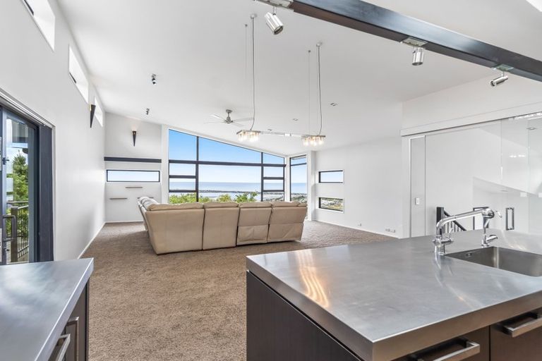 Photo of property in 7 Law Lane, Mount Pleasant, Christchurch, 8081