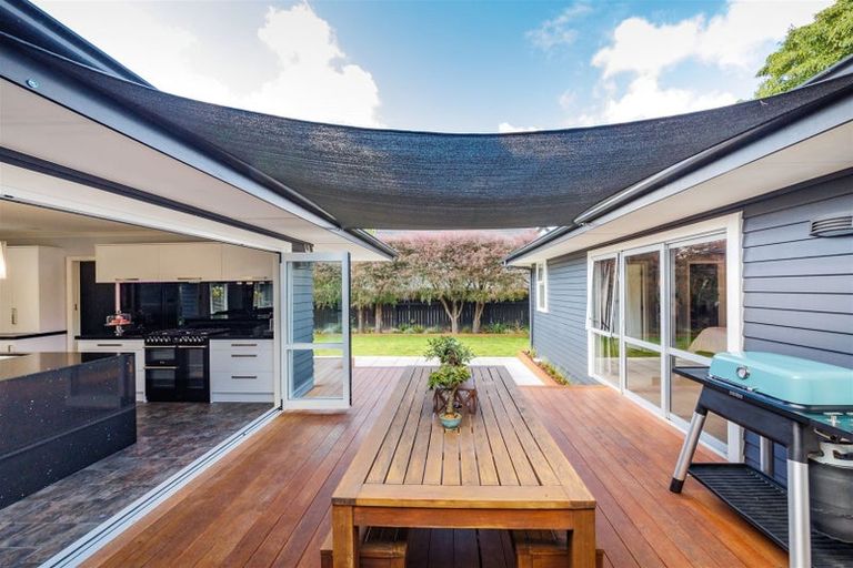 Photo of property in 34 Surrey Crescent, Hokowhitu, Palmerston North, 4410