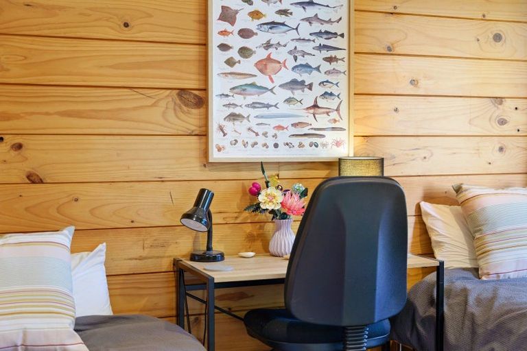 Photo of property in 65 Queens Road, Waikanae Beach, Waikanae, 5036