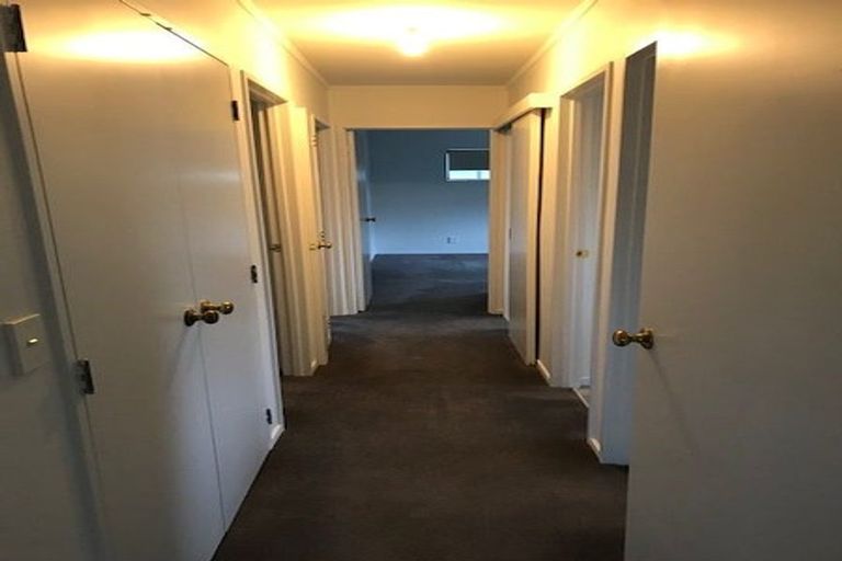 Photo of property in 2/23 William Souter Street, Forrest Hill, Auckland, 0620